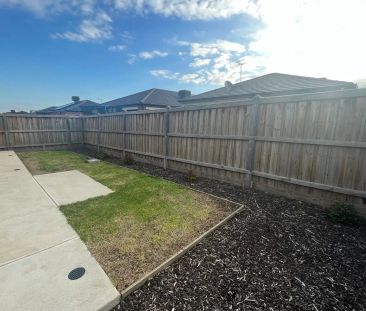 “SPACIOUS 4 BEDROOM FAMILY HOME WITH MODERN COMFORTS” - Photo 1