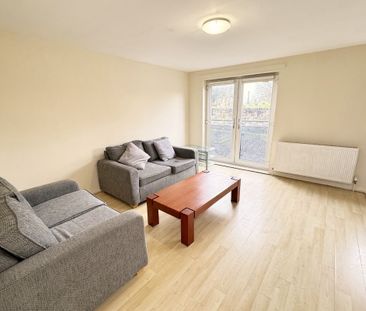 2 Bed, First Floor Flat - Photo 6