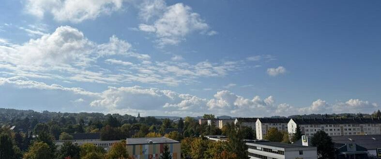 Sanierte 4-Raum-Wohnung mit Balkon und toller Aussicht - ab sofort in Annaberg-Buchholz! - Photo 1