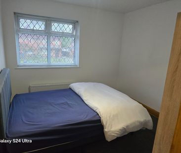 Room in a Shared House, Hadley Avenue, M13 - Photo 4