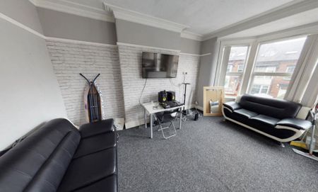 4 bedroom flat to rent - Photo 3