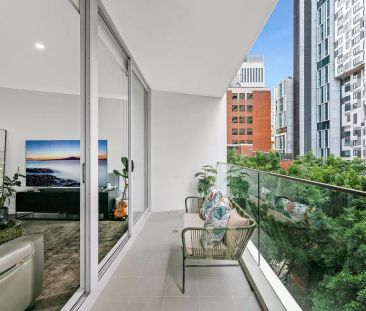 “Stylish North Facing Modern Living With Ultra Convenience” - Photo 2