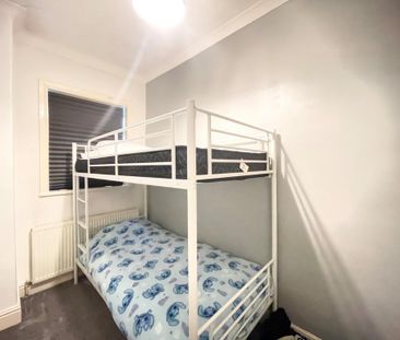 2 bedroom end of terrace house to rent - Photo 4