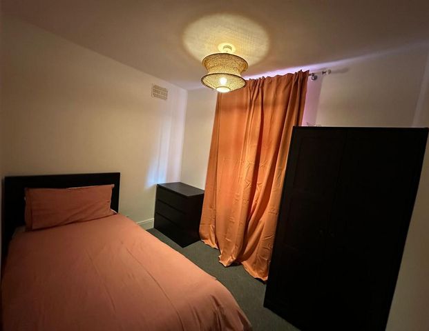 4 bedroom house of multiple occupation to rent - Photo 1