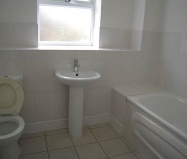 4 bedroom semi-detached house to rent - Photo 6