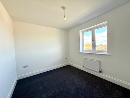 3 bedroom semi-detached house to rent - Photo 4