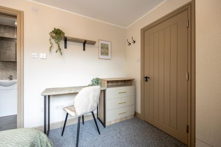 1 bedroom in a house share to rent - Photo 4