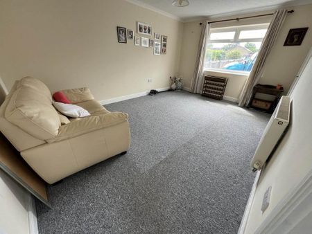 2 bedroom semi-detached bungalow to rent - Photo 2