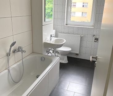 Wir renovieren für sie! Helle 3-Raumwohnung mit Balkon - Foto 4