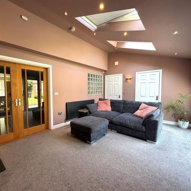 4 Bedroom Detached Available Arranging tenancy - Photo 1