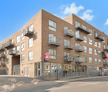 Two double bedroom apartment with substantial private garden. - Photo 2