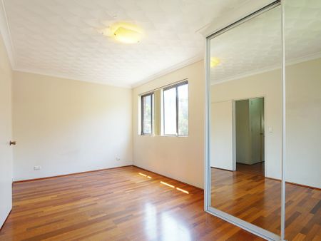 Spacious & Well Presented Apartment - Photo 2
