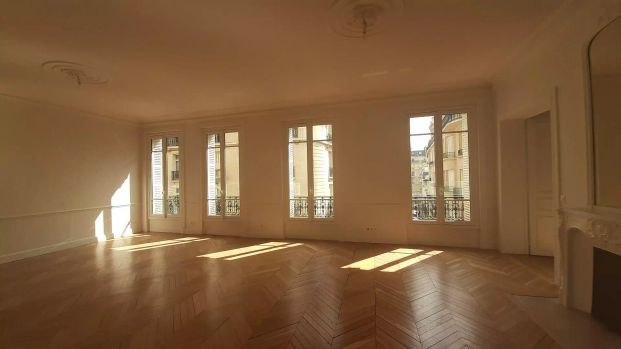 location Appartement T5 DE 207.8m² À PARIS - Photo 1
