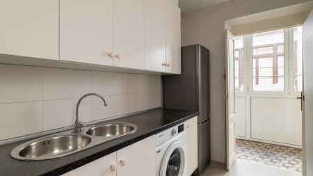 Room in a shared 6-bedroom apartment for rent in El Gòtic. - Foto 5