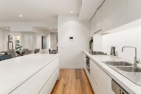 A Perfect Blend of Style and Security - Photo 4