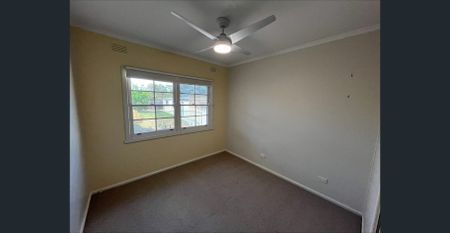 Neat 3-Bedroom Beauty - Photo 3