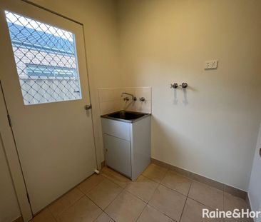 21 Elsternwick Street, Caroline Springs, VIC 3023 - Photo 4