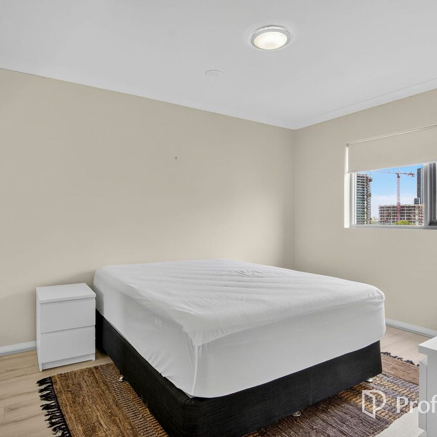 Furnished 2-Bedroom Apartment with City Views in East Perth - Photo 1