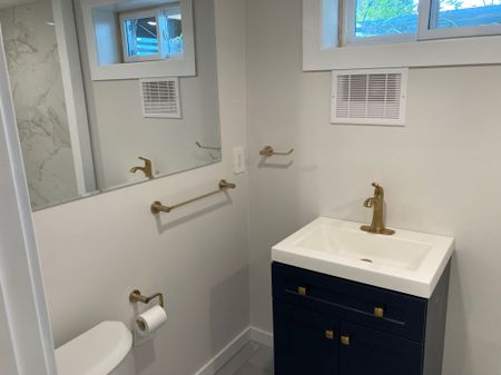 For Lease - 89 College Street, Belleville, Ontario - Photo 5