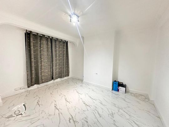 4 bedroom semi-detached house to rent - Photo 1