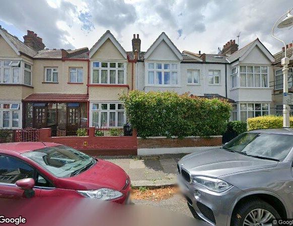 3 Bed Flat, Very Near Creighton Road Area, W5 - Photo 1