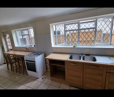 Room in a Shared House, Milton Road, SO15 - Photo 2