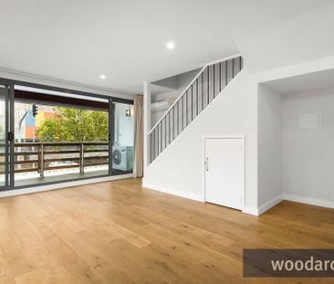 Modern Dual-Level Apartment in the Heart of Carlton! - Photo 2