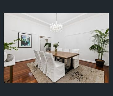 Spacious Family Home Facing Lake Monger – Premium Wembley Living - Photo 3