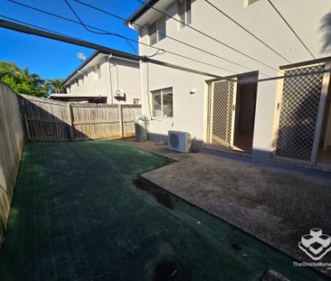 Double Garage, Pool & Air-con - Photo 5