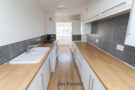 3 bedroom semi-detached house to rent - Photo 4