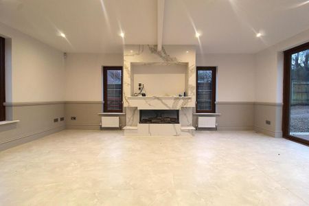 5 bedroom detached house to rent - Photo 2