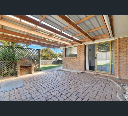33 Blenheim Cres, Yamanto, Qld 4305 - Photo 4