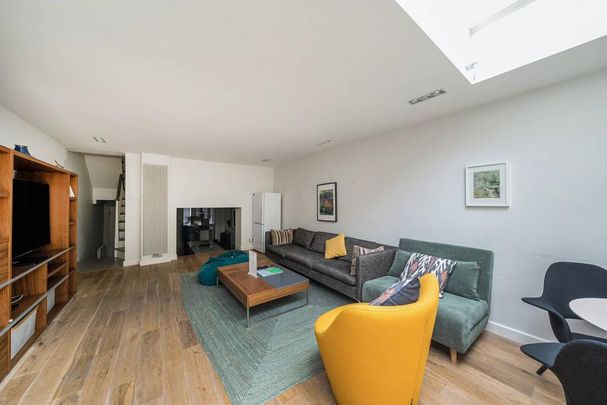 4 bedroom flat to rent - Photo 1