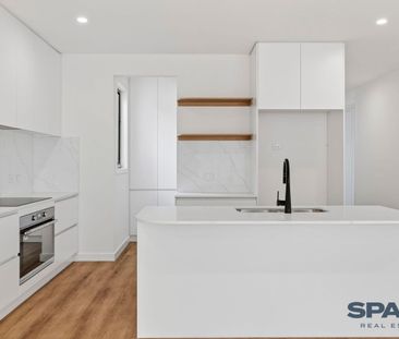 Stunning Family Home in Lara - Photo 3