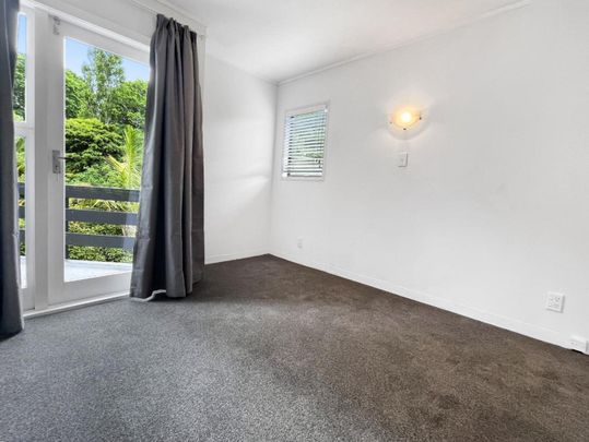 Sunny north-west facing apartment - Photo 1