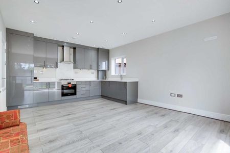 3 bedroom flat to rent - Photo 5