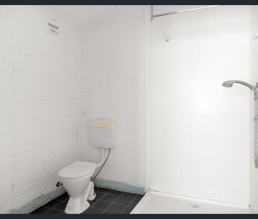 Quaint and comfortable living - Photo 3