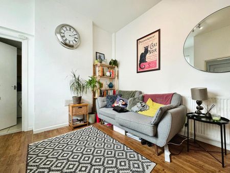 2 bedroom flat to rent - Photo 2