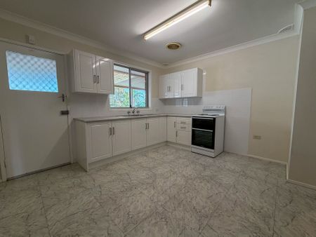 Refreshed family home in prime South Penrith location - Photo 4