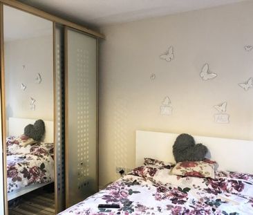 Tallis Court, Kidman Close, RM2 6GH, Property for rent - Photo 2