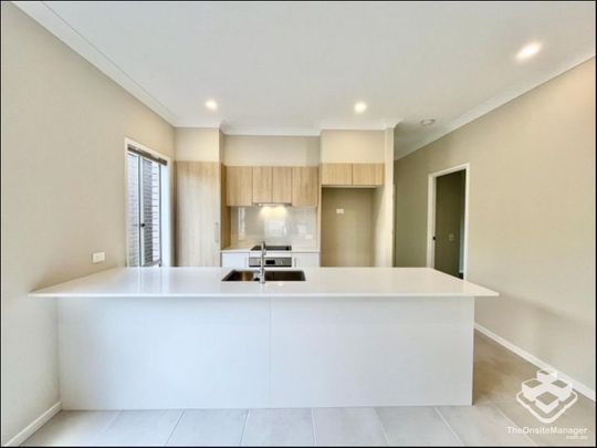 Brand New Modern 4 Bedder Family Home - Photo 1