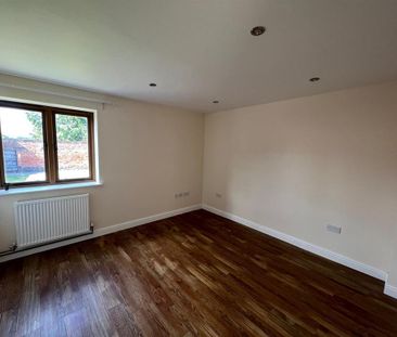 4 bedroom detached house to rent - Photo 4