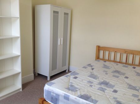 4 bedroom house - Photo 2