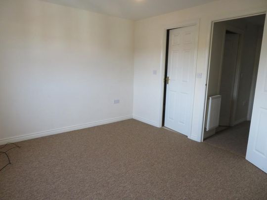4 bedroom semi-detached house to rent - Photo 1