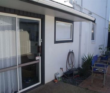 Move in for Christmas - Fully Furnished Flat in Havelock North. - Photo 1