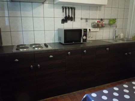 Kamer 3 tegen St. Pietersstation, ENKEL STUDENTEN - Smidsestraat 28 - Foto 2
