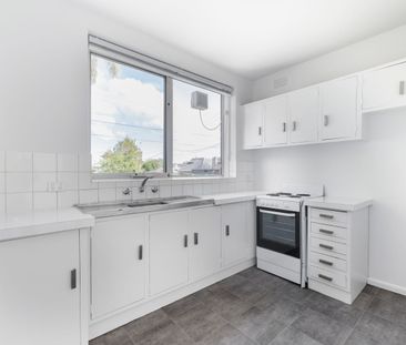 Bright and Affordable Living in the Heart of Elsternwick - Photo 2