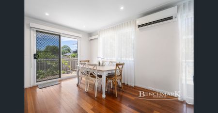 Spacious 3-Bedroom Home with Exceptional Entertaining & Parking – Prime Yagoona Location - Photo 3