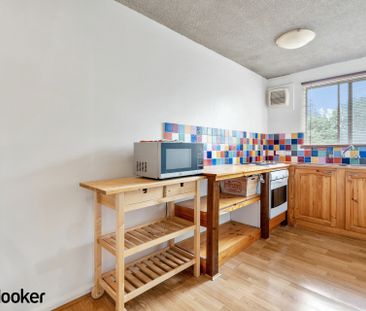 Charming One Bedroom Unit - Photo 1