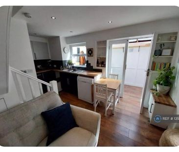 2 bedroom maisonette to rent - Photo 2